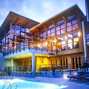 Brentwood Bay Resort & Spa